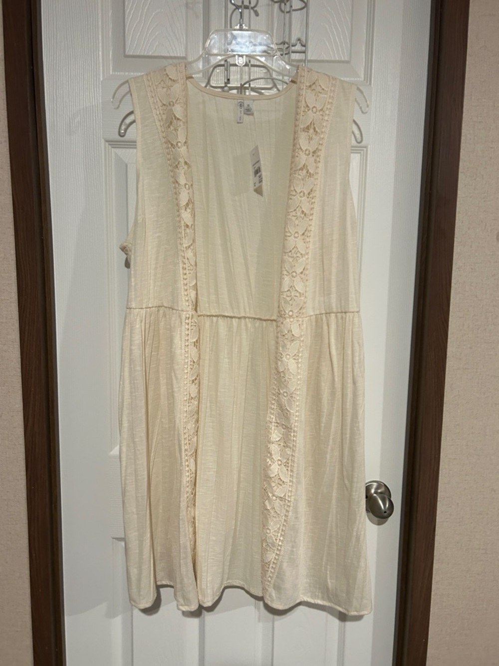 Cato Cream Lace-Trim Sleeveless Vest